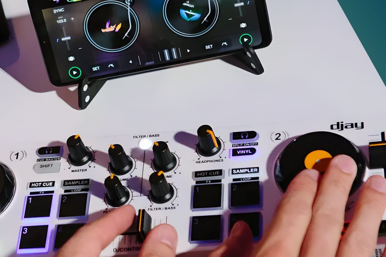 Los mejores controladores micro DJ para viajar y espacios reducidos