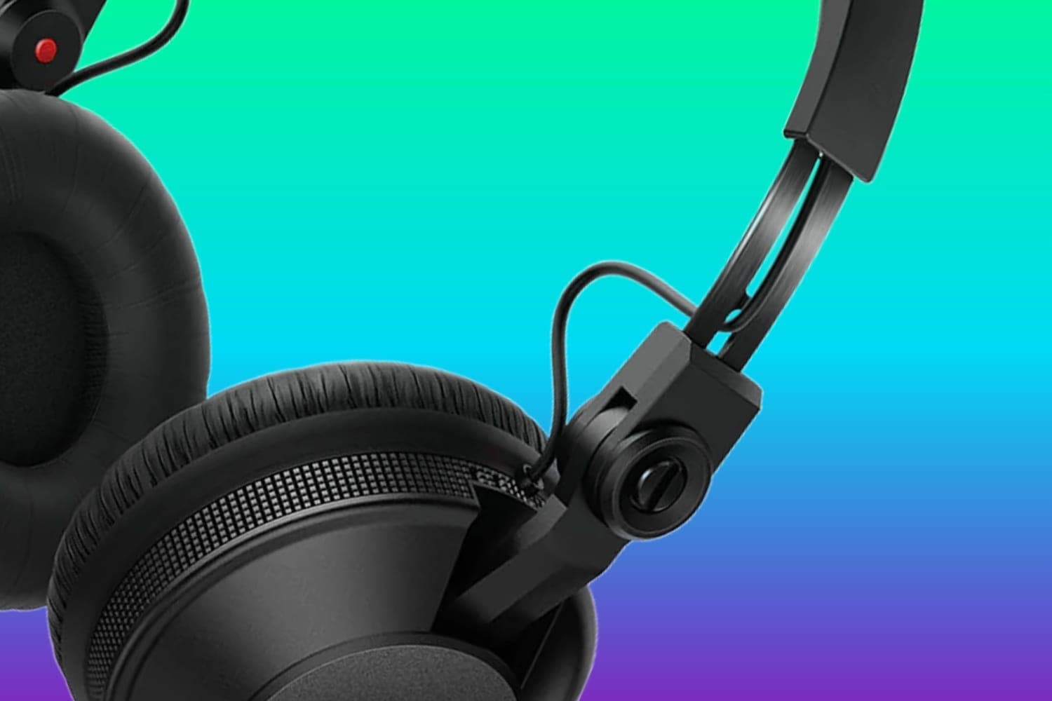 The HDJ-CX Looks Plain but Delivers Surprisingly Deep Bass