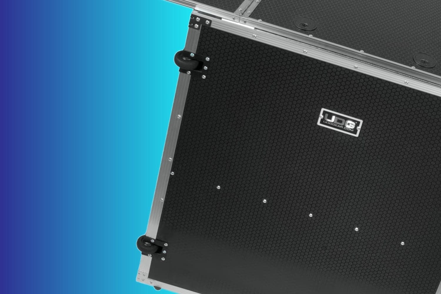 La table DJ pliable UDG : contreplaqué robuste et roues intégrées