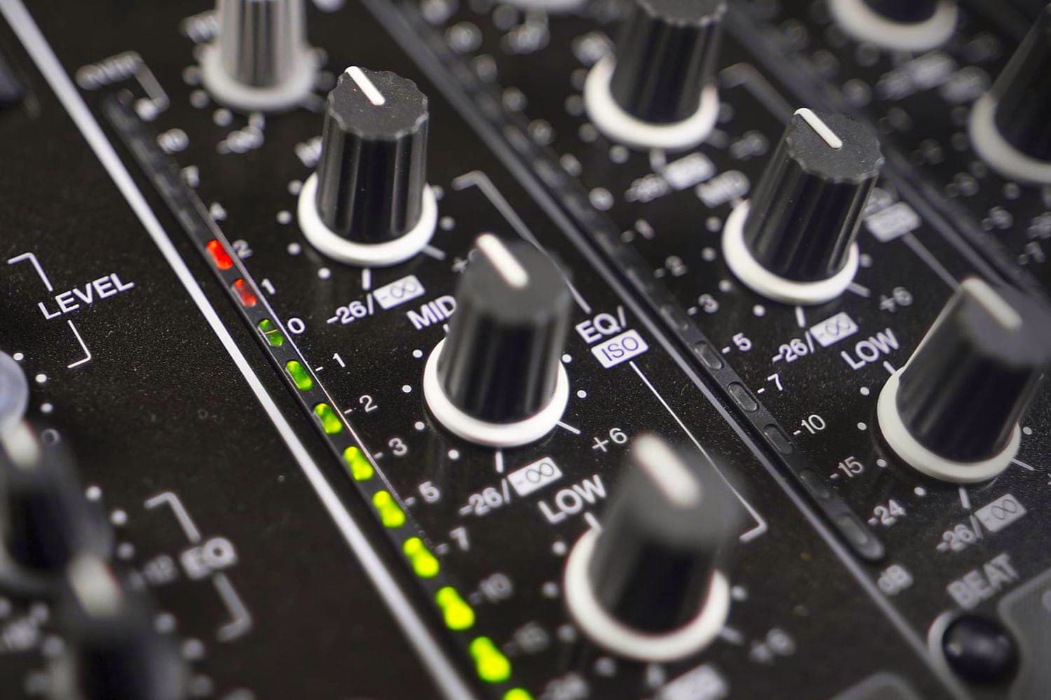 Utiliser les EQs sur une table de mixage DJ