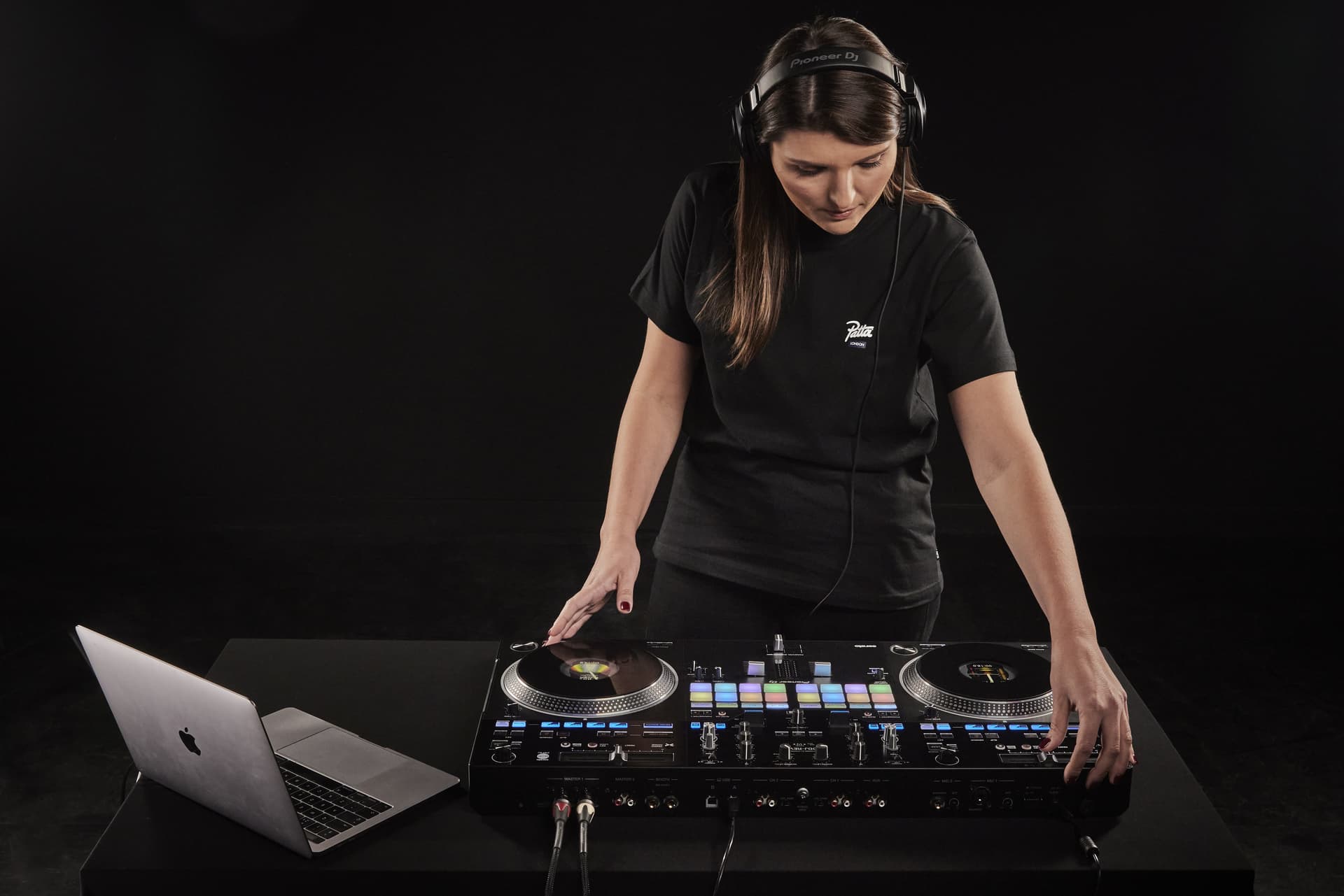 Pioneer DJ DDJ-REV7 1