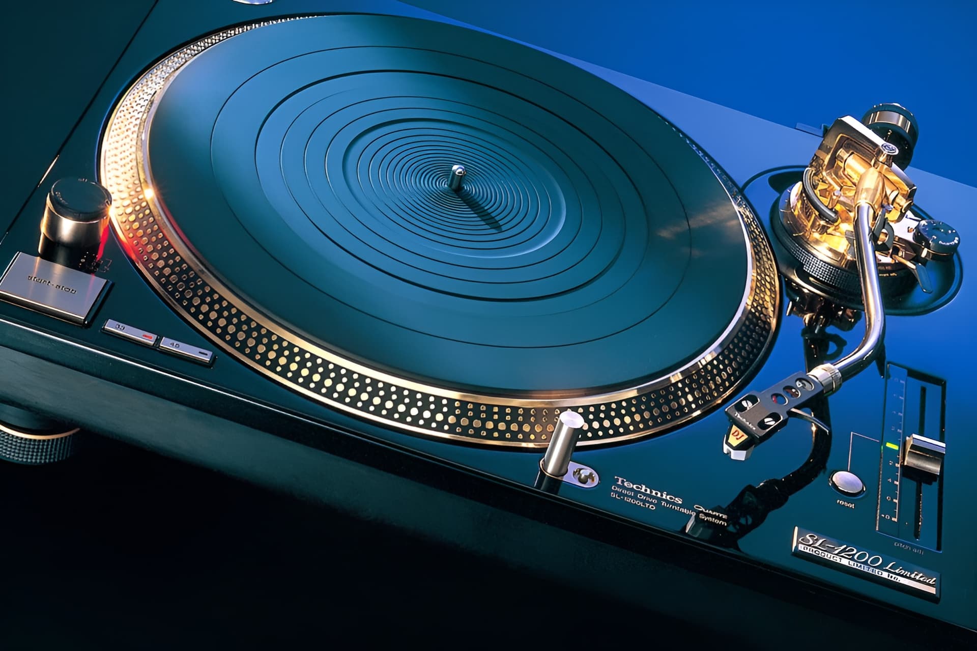 History of the Technics 1200 Turntable