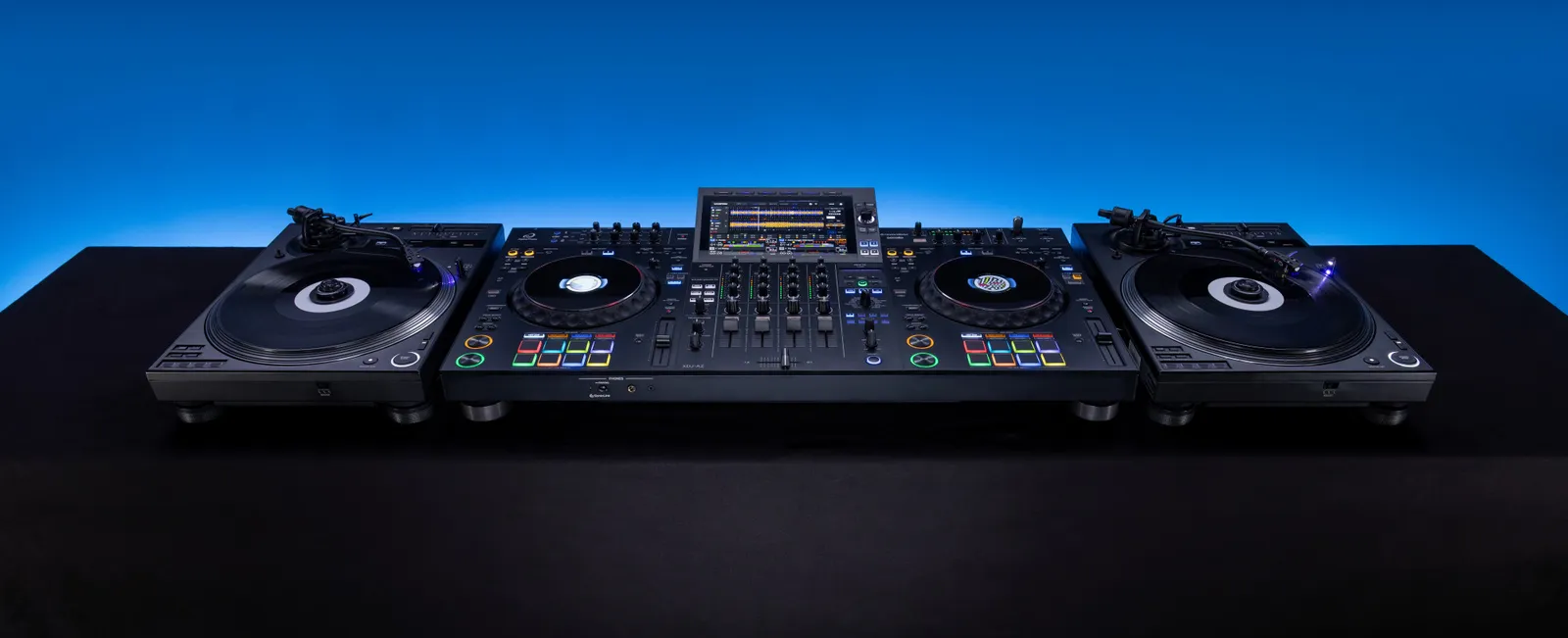 AlphaTheta XDJ-AZ between two turntables