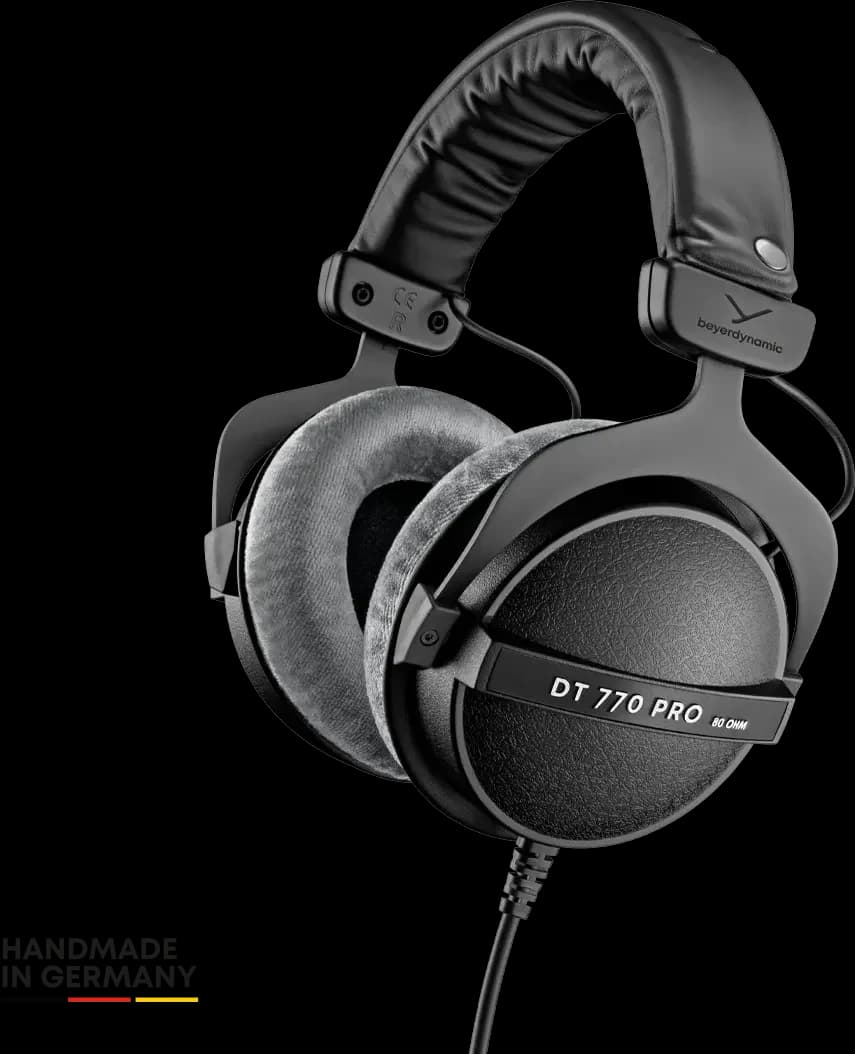Beyerdynamic DT 770 PRO 80 ohm at an angle