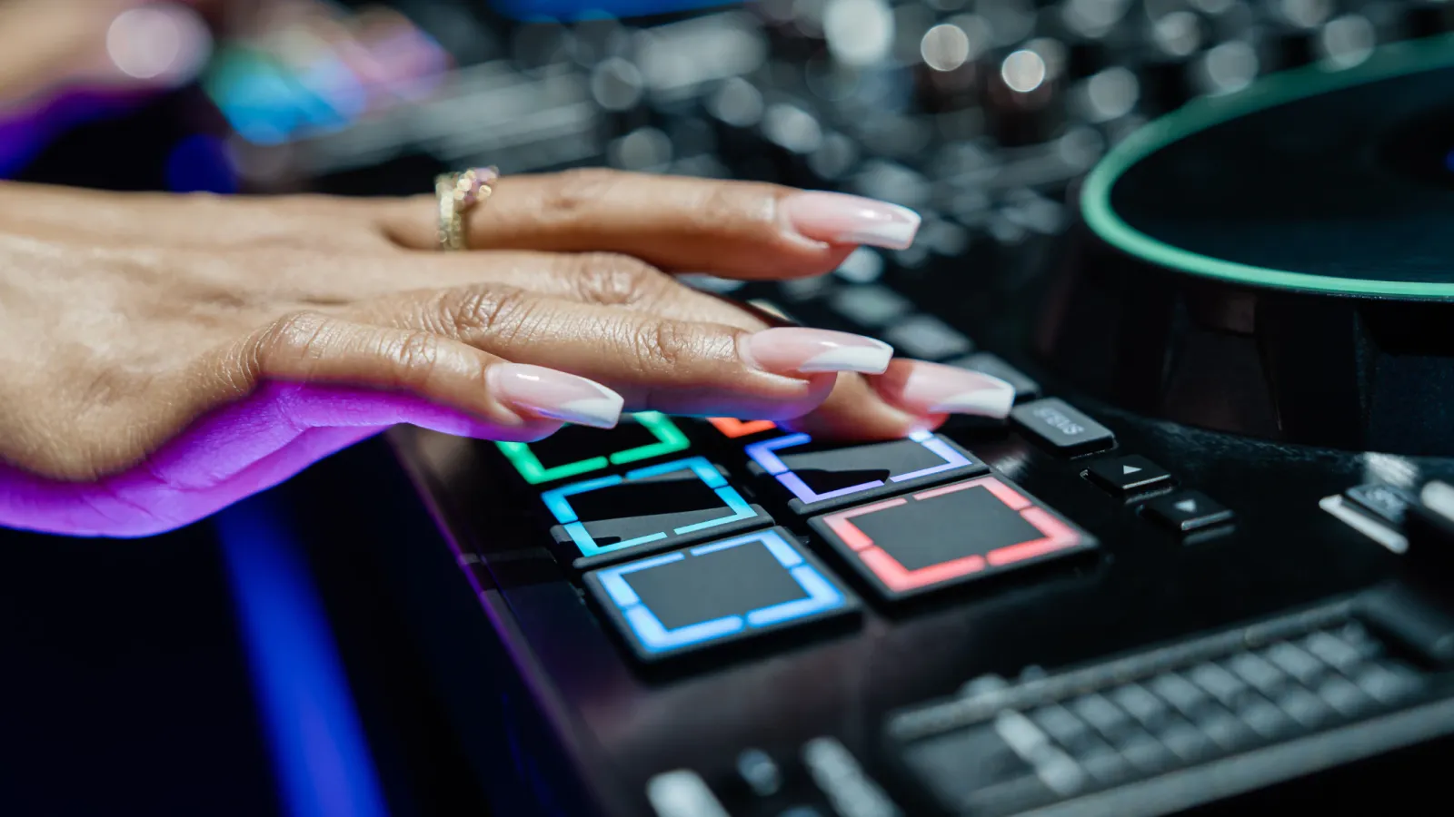 MPCe performance pads on the Denon DJ PRIME 4 G2