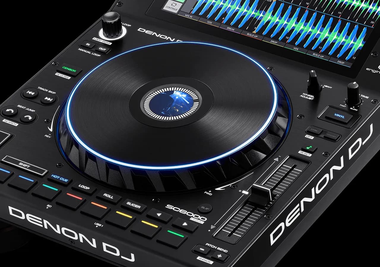 Jog wheel and performance pads on the Denon DJ SC6000 PRIME