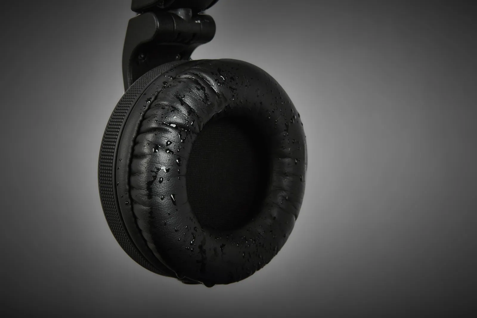 Ear pad of the Pioneer DJ HDJ-X10