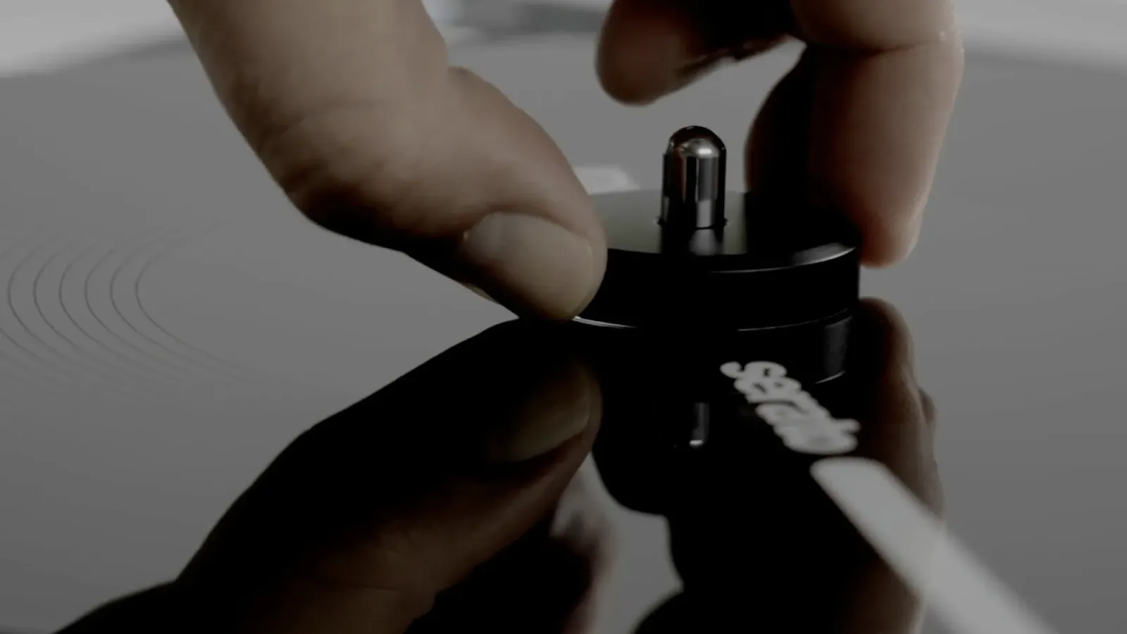 Quick-release adapter on the Rane Twelve MKII control disc