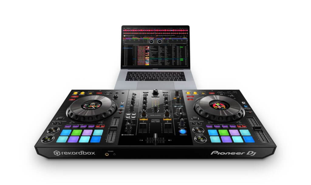 ddj-800 pioneer dj controller with Macbook attached