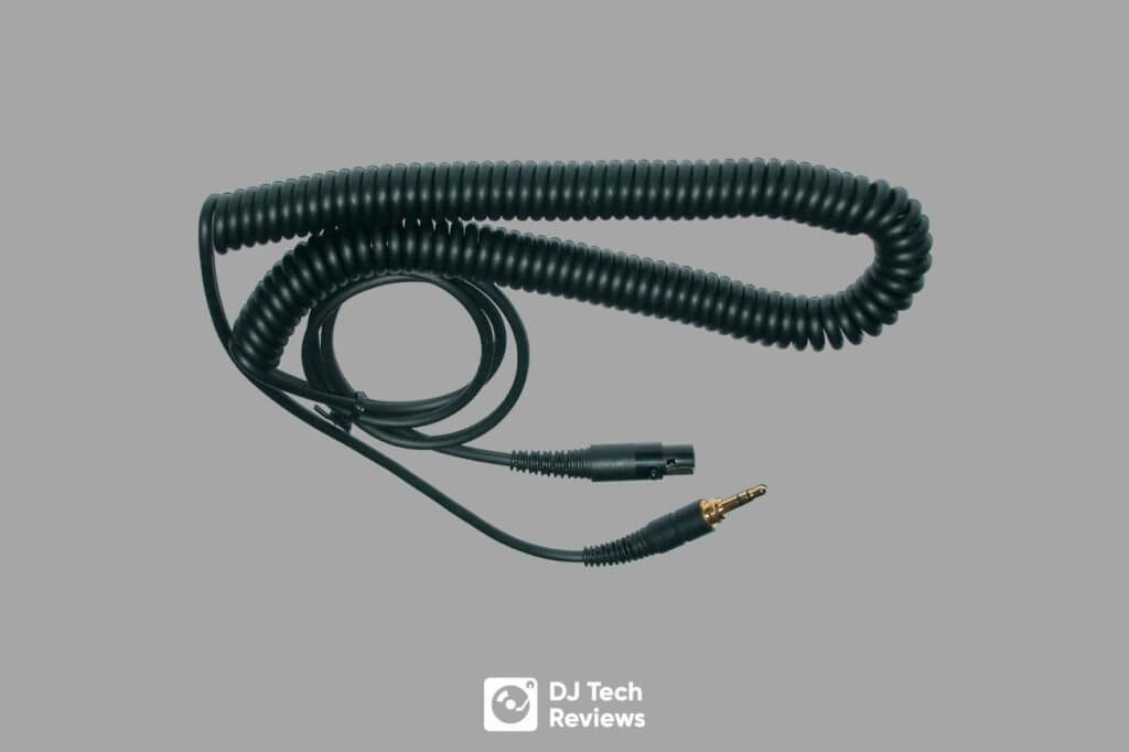 dj headphones vs normal headphones cables
